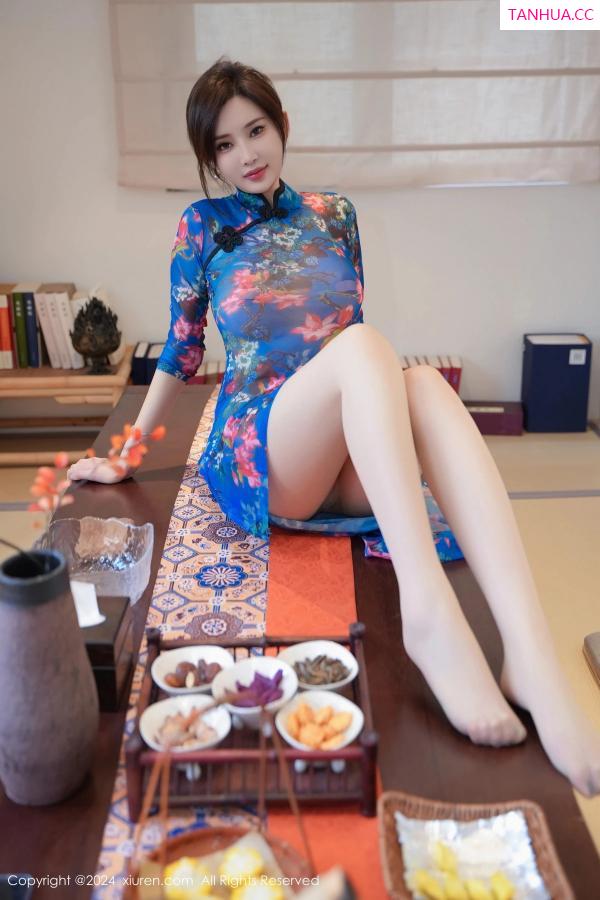 周妍希 奶瓶土肥圆 [XiuRen]高清写真图 2024.02.22 No.8127 Carol周妍希X 丝袜美腿第11张图片